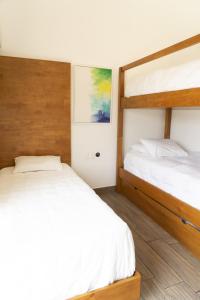 Кровать или кровати в номере Villa with Jacuzzi and pool view in Monterrico