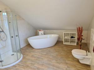 Ένα μπάνιο στο Apartment Drachennest mit Kochnische & Bad +3 φωτογραφίες