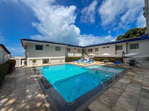 a swimming pool in front of a building at El Aram Ponta Negra in Natal