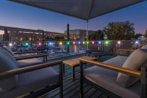 Φωτογραφία από το άλμπουμ του SleepBoat - Cozy Modern Houseboat in Porto σε Bicas