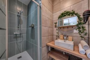 Et badeværelse på Green Oasis Proche Gare & Disneyland + 38 billeder