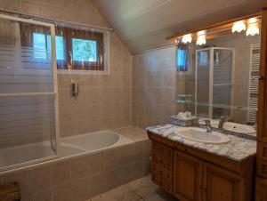 Afbeelding uit fotogalerij van Chambre d'hôtes "Perle", Communs de Bon Hôtel in Ligny-le-Ribault +3 foto's