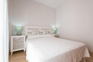 Giường trong phòng chung tại Beach Center Only 150 M Luxury