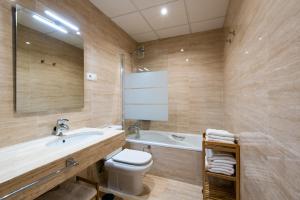 Phòng tắm tại Beach Center Only 150 M Luxury +27 ảnh