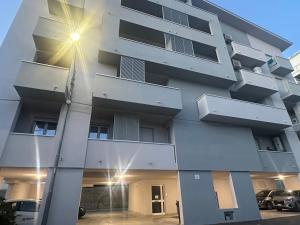 Το κτήριο όπου στεγάζεται  το διαμέρισμα