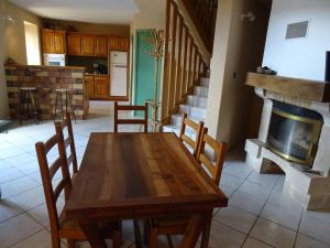 Η κουζίνα ή μικρή κουζίνα στο Gite des Compans