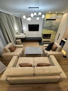 Μια τηλεόραση ή/και κέντρο ψυχαγωγίας στο ТАУ-HOUSE +89 φωτογραφίες