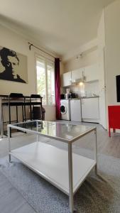 Η κουζίνα ή μικρή κουζίνα στο Comfy Parisian studio!