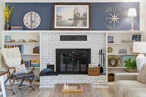 Гостиная зона в Branson Downtown Beauty - 4 BDR Home Sleeps 15