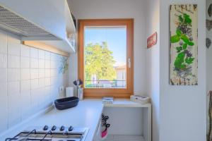 Kuchyň nebo kuchyňský kout v ubytování Ca Mantoet - The Green Loft with terrace