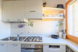 Kuchyň nebo kuchyňský kout v ubytování Ca Mantoet - The Green Loft with terrace