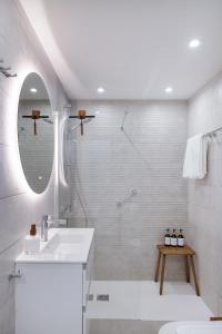 Koupelna v ubytování TMS Luxury ApartHotel Las Américas AC&Heated Pool