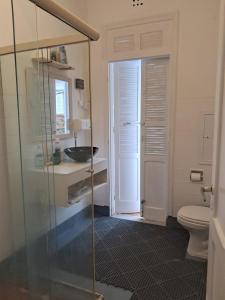 a bathroom with a glass shower and a toilet at Pousada Hostel Trilhas e Rotas - Av Paulista - Bela Vista in São Paulo +45 photos