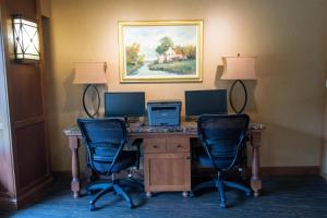 Μια τηλεόραση ή/και κέντρο ψυχαγωγίας στο The Bard's Inn - BW Signature Collection by Best Western