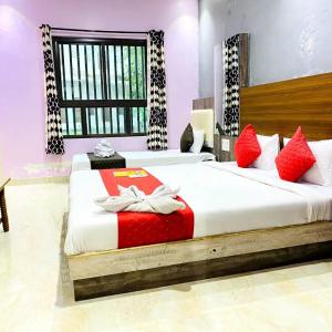 Giường trong phòng chung tại Hotel SD palace