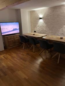 Μια τηλεόραση ή/και κέντρο ψυχαγωγίας στο Mazot - ganzes Ferienhaus