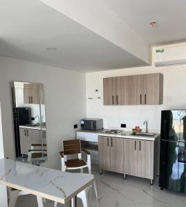 Η κουζίνα ή μικρή κουζίνα στο Caribbean Dream Suite