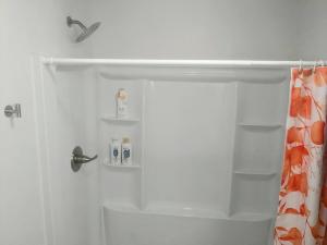 Koupelna v ubytování Game Day Getaway 1, Walk to OSU, Prime Location + 12 fotografií