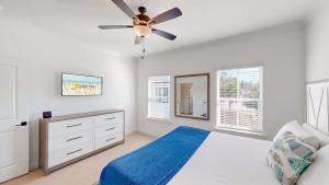 Postel nebo postele na pokoji v ubytování Luxury Pet-Friendly Home with Game Room & Community Pool + 46 fotografií