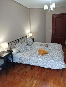 Ένα ή περισσότερα κρεβάτια σε δωμάτιο στο Centro GASCONA-CAMPOAMOR con terraza privada, garaje y wifi gratuito +10 φωτογραφίες