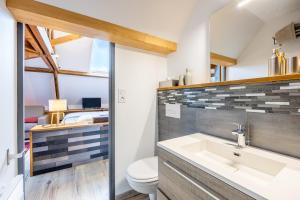 Φωτογραφία από το άλμπουμ του Chambres D'hôtes Le Palmier σε Saint-Michel-Mont-Mercure +68 φωτογραφίες