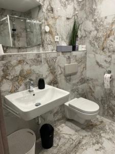 Et badeværelse på Ferienwohnung AyNa 2, direkt an der Schweizer Grenze