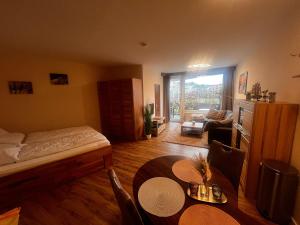 Postel nebo postele na pokoji v ubytování Lord Nelson Apartment 14