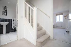 Φωτογραφία από το άλμπουμ του Seymour Way Practical 4 Bed House with Parking σε Magor +4 φωτογραφίες