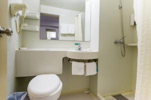 A bathroom at Jinjiang Inn Select Shanghai Nanxiang Minzhu Street