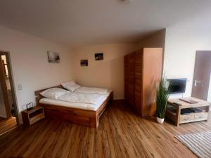 Postel nebo postele na pokoji v ubytování Lord Nelson Apartment 14