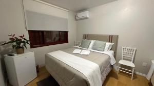 Ένα ή περισσότερα κρεβάτια σε δωμάτιο στο Suítes Centro 43