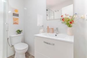 Ένα μπάνιο στο Casa Toledano In Granada Cervantes +25 φωτογραφίες