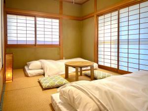 Postel nebo postele na pokoji v ubytování SUMITSUGU HOUSE Station スミツグハウス ステーション