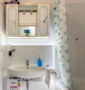 Et badeværelse på Exclusive Stay Augsburg 4 Minuten zur Messe + 14 billeder