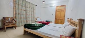 Ένα ή περισσότερα κρεβάτια σε δωμάτιο στο New Shaheen Park Hotel +2 φωτογραφίες