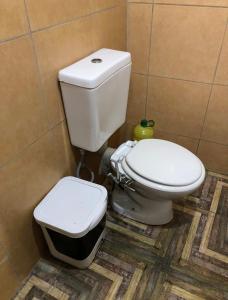 Ένα μπάνιο στο DEPTO en COSQUIN EXCELENTE UBICACION