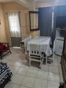 Ένα ή περισσότερα κρεβάτια σε δωμάτιο στο DEPTO en COSQUIN EXCELENTE UBICACION