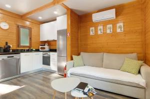 a living room with a couch and a kitchen at Recanto do Escalheiro in Vieira do Minho