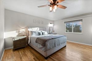 En eller flere senge i et værelse på Pikes Peak Vista House - Extended Monthly Stays + 81 billeder