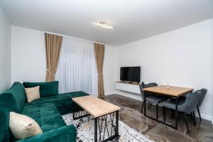 Μια τηλεόραση ή/και κέντρο ψυχαγωγίας στο Apartmani Deluxe