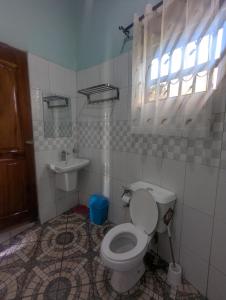 Ένα μπάνιο στο Entuiga cottages +6 φωτογραφίες