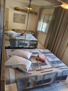 Ένα ή περισσότερα κρεβάτια σε δωμάτιο στο Consulado Americano apto 1 dorm na frente do Consulado EUA com garagem