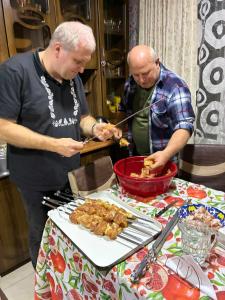 Đồ ăn tại/gần nhà khách