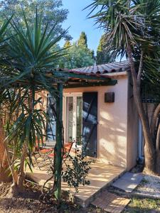 Το κτήριο όπου στεγάζεται  το διαμέρισμα