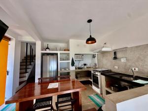 Kuchyň nebo kuchyňský kout v ubytování Casas do Mar + 28 fotografií