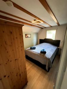 En eller flere senge i et værelse på 3 bedrooms Family House till 6 p Near Amsterdam & Sea