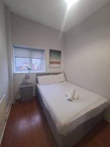 En eller flere senge i et værelse på Coastal stay + 10 billeder