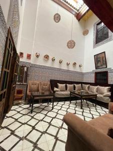 Posezení v ubytování Dar Bab Boujloud Fez