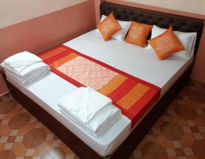 Ένα ή περισσότερα κρεβάτια σε δωμάτιο στο Sawaria Residency