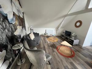 Μια τηλεόραση ή/και κέντρο ψυχαγωγίας στο Appartement avec cour